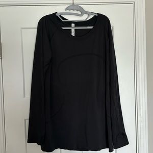 Long sleeve women’s Lululemon work out shirt